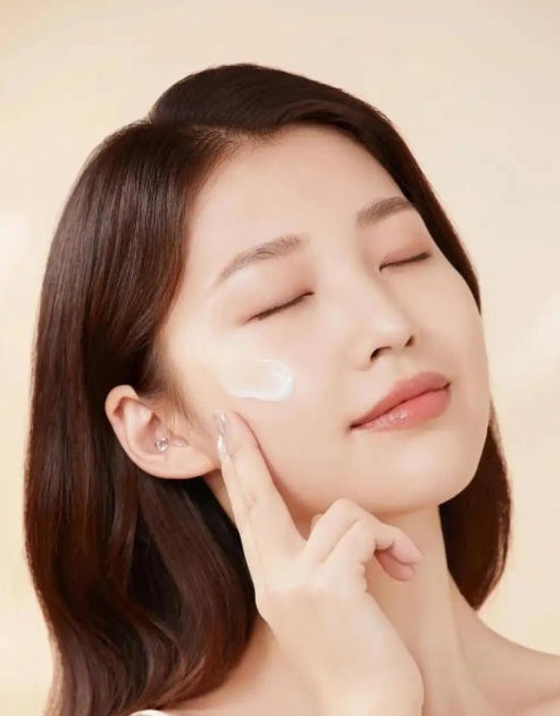 A Beginner's Guide to Makeup: The Correct Order to Apply Cosmetics